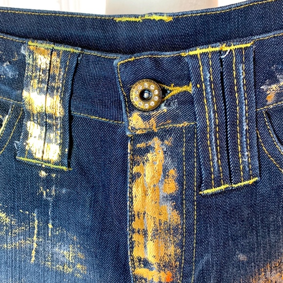 New without tags distressed denim shorts with gold brush strokes - Picture 5 of 5